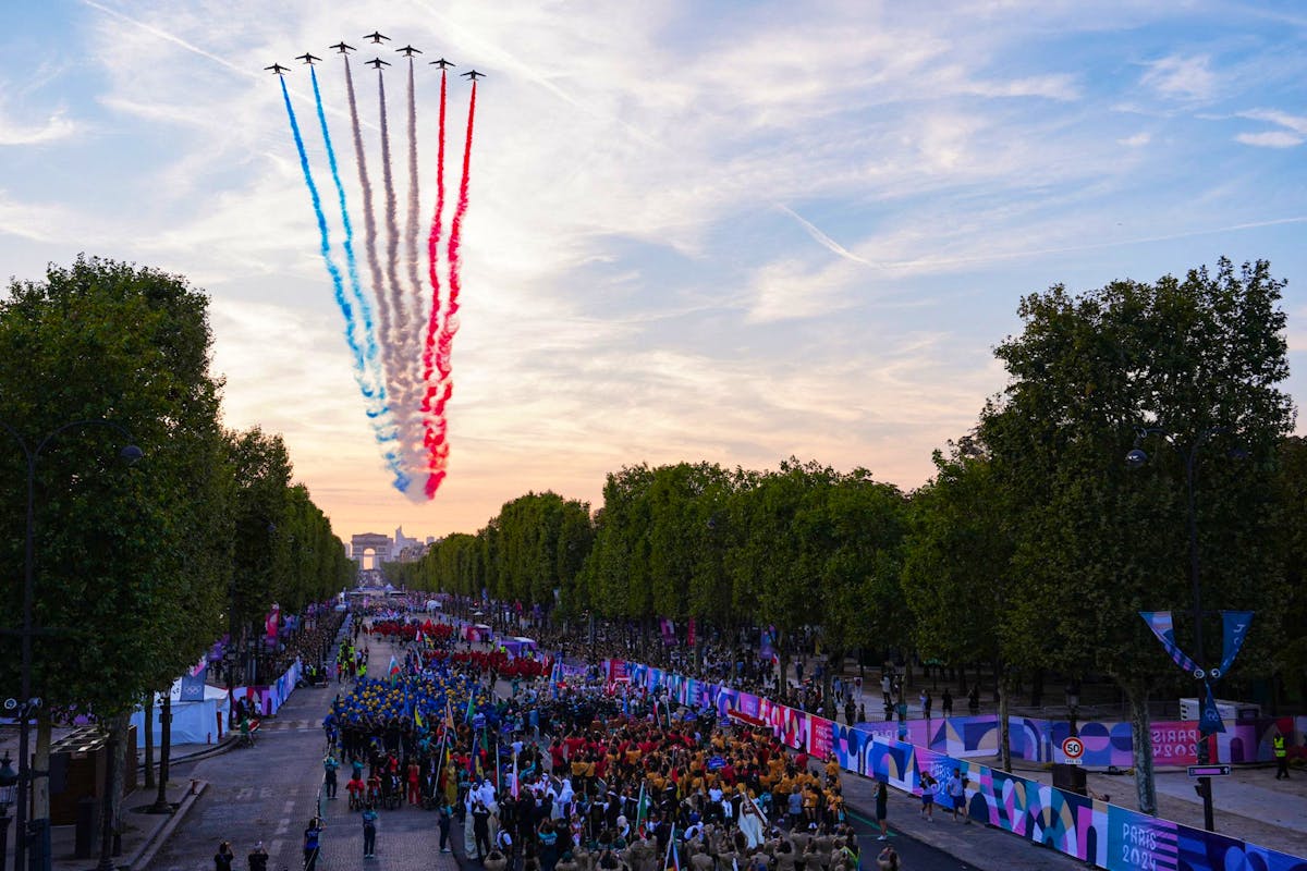 La Patrouille de France a survolé le ciel de Paris. La Patrouille de France a survolé le ciel de Paris.