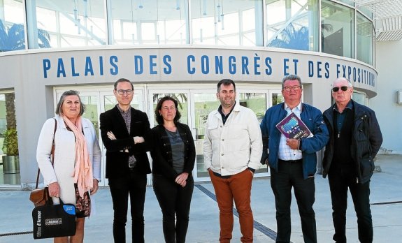 Des représentants et organisateurs de la confédération Kenleur au Palais des Congrès et des expositions de Saint-Brieuc pour présenter le festival Meliaj.