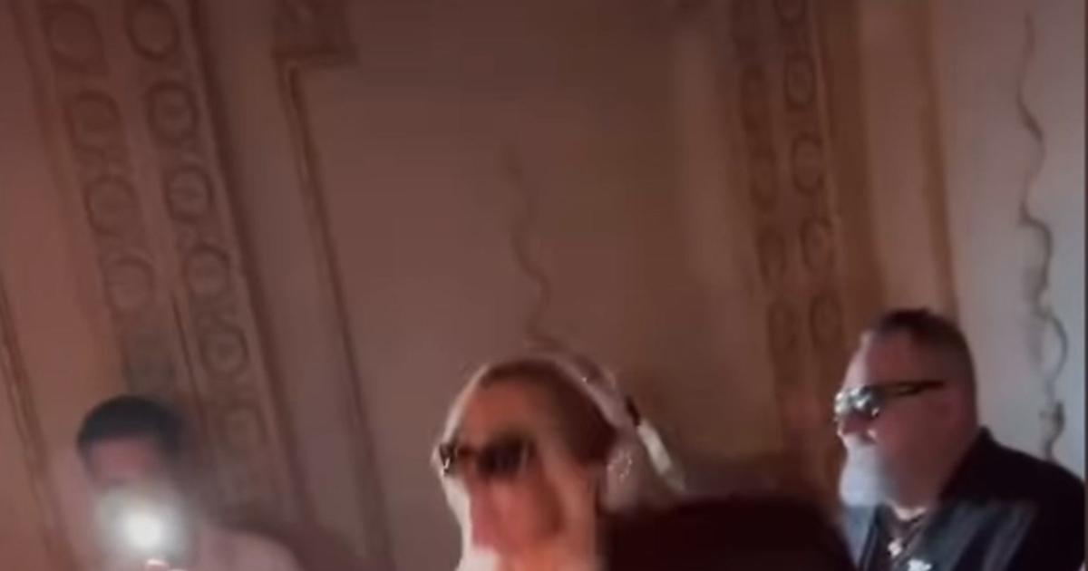 , En vidéo, la danse déchaînée de Marion Cotillard et Paris Hilton derrière les platines du Château Marmont