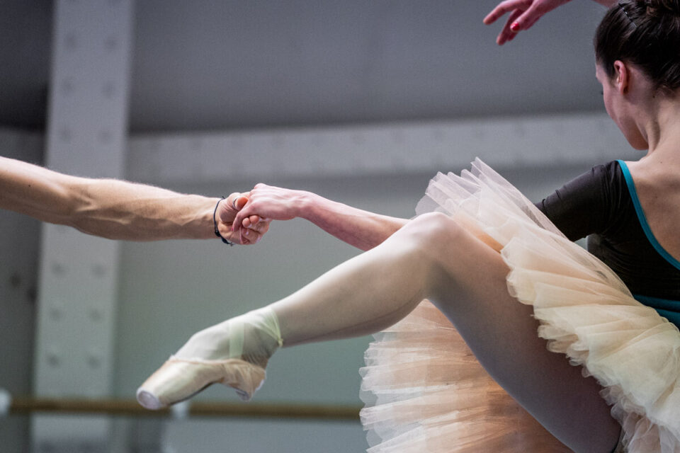 Découvrez les travail des danseurs de l'Opéra de Paris lors de répétitions publiques organisées durant l'automne 2023.