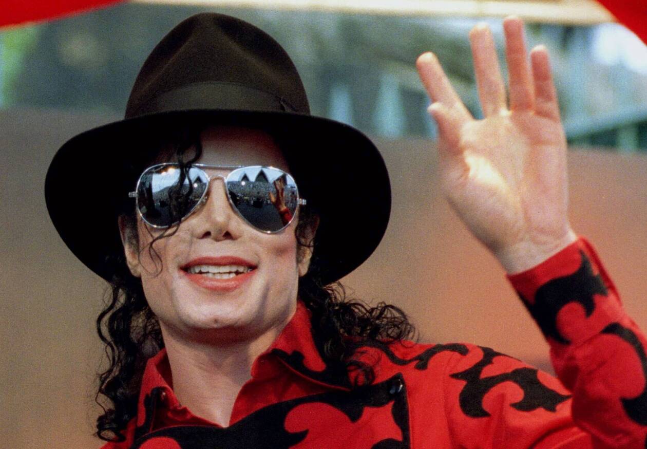 , VIDÉO. Un chapeau de Michael Jackson, celui du premier moonwalk, aux enchères à Paris