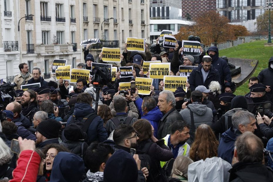 , Le rassemblement de LFI contre l&rsquo;antisémitisme à Paris perturbé par des contre-manifestants