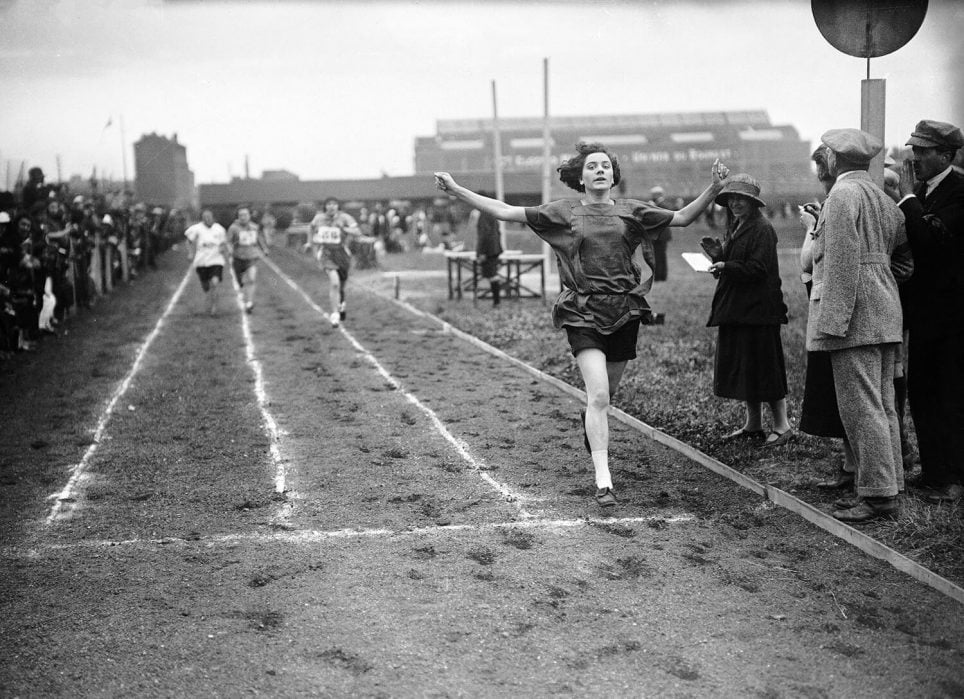 Les Championnats féminins d’athlétisme de Paris au Stade de l’Electro-Mécanique au Bourget (Seine-Saint-Denis) durant lesquels Georgette Lenoir remporte le 1 000 mètres le 6 juillet 1924