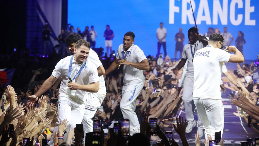 , JO Paris 2024 – Grégory Alldritt, Zinedine Zidane et danse… Au plus près de France 7 après la médaille d’or aux Jeux